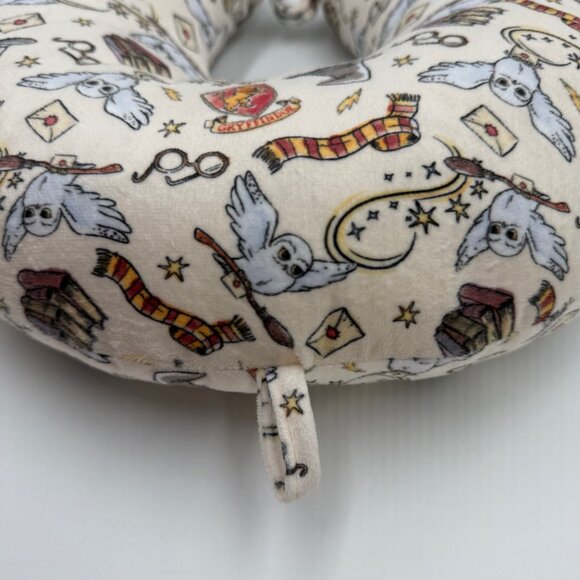 Wizarding World Harry Potter Neck Pillow Travel Airplane Glasses Books Broom Owl - Picture 5 of 9